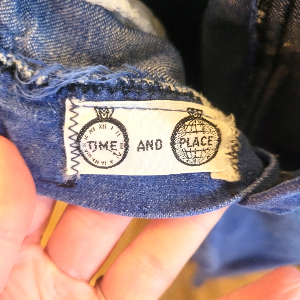 Vintage 1970s "Time And Place" Bellbottom Jeans. Waist: 28" View 6